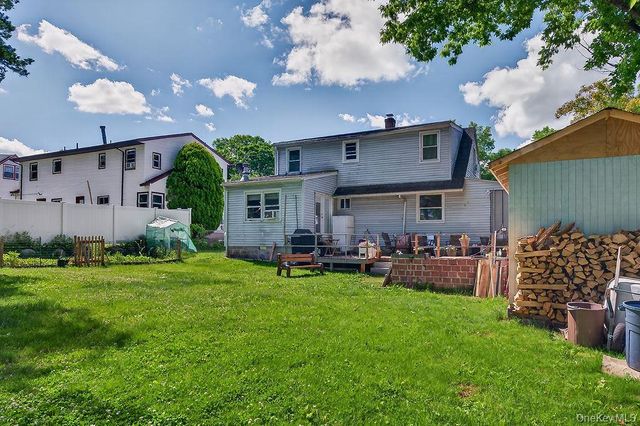 27 Tomahawk Drive, White Plains, NY 10603