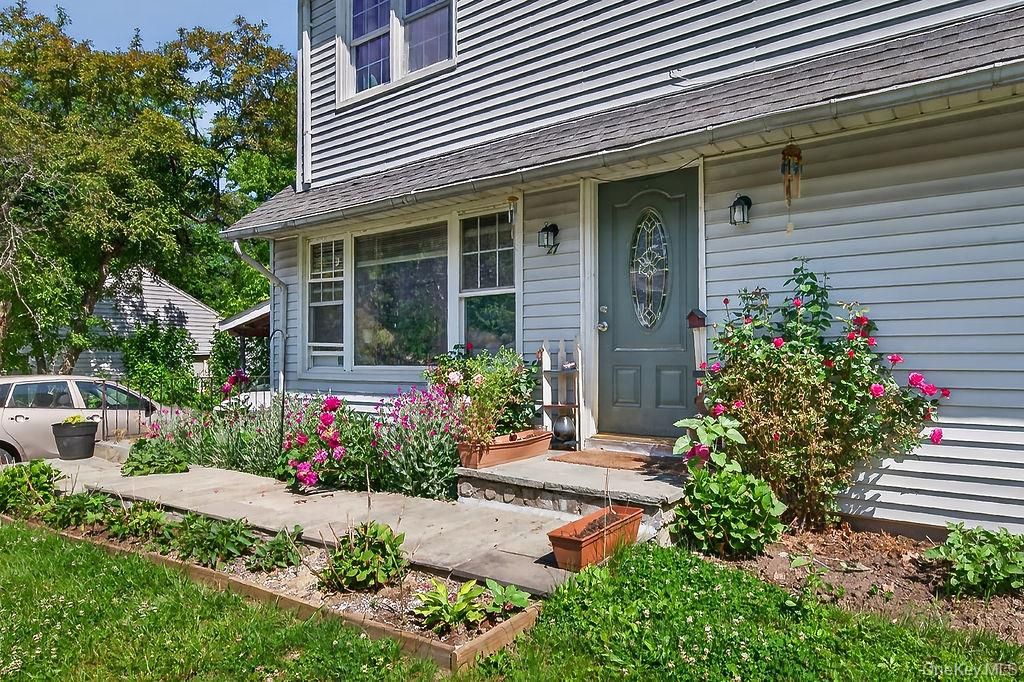 27 Tomahawk Drive, White Plains, NY 10603