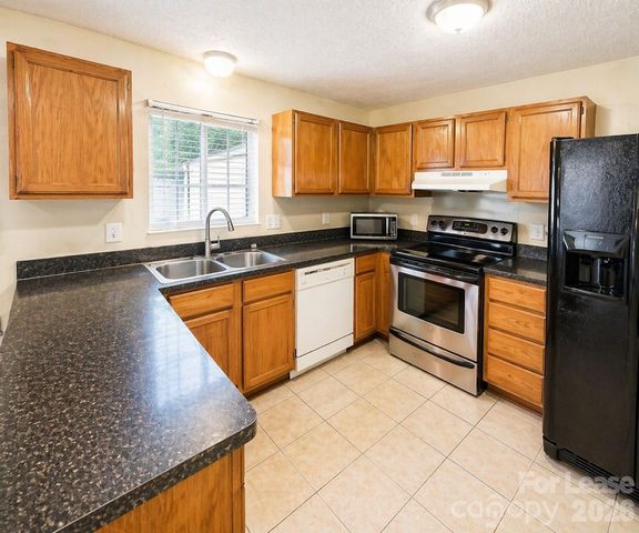 9456 Lexington Circle D, Charlotte, NC 28213
