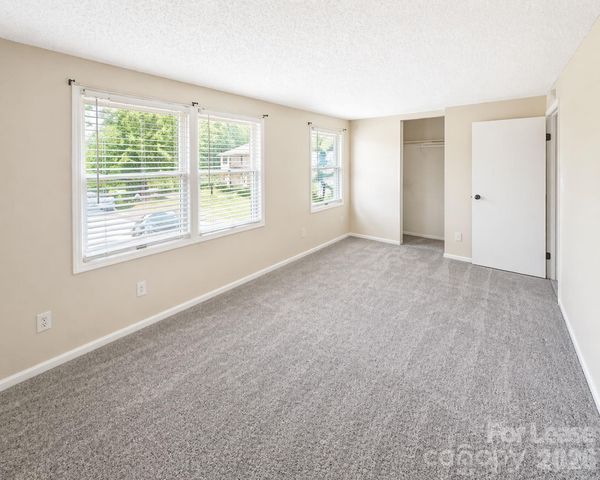 9456 Lexington Circle D, Charlotte, NC 28213
