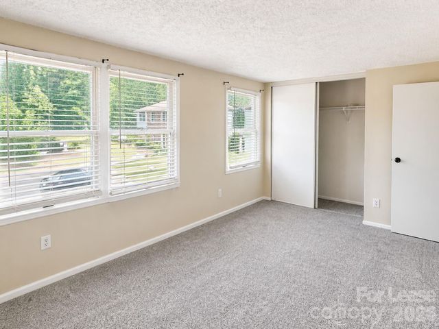 9456 Lexington Circle D, Charlotte, NC 28213