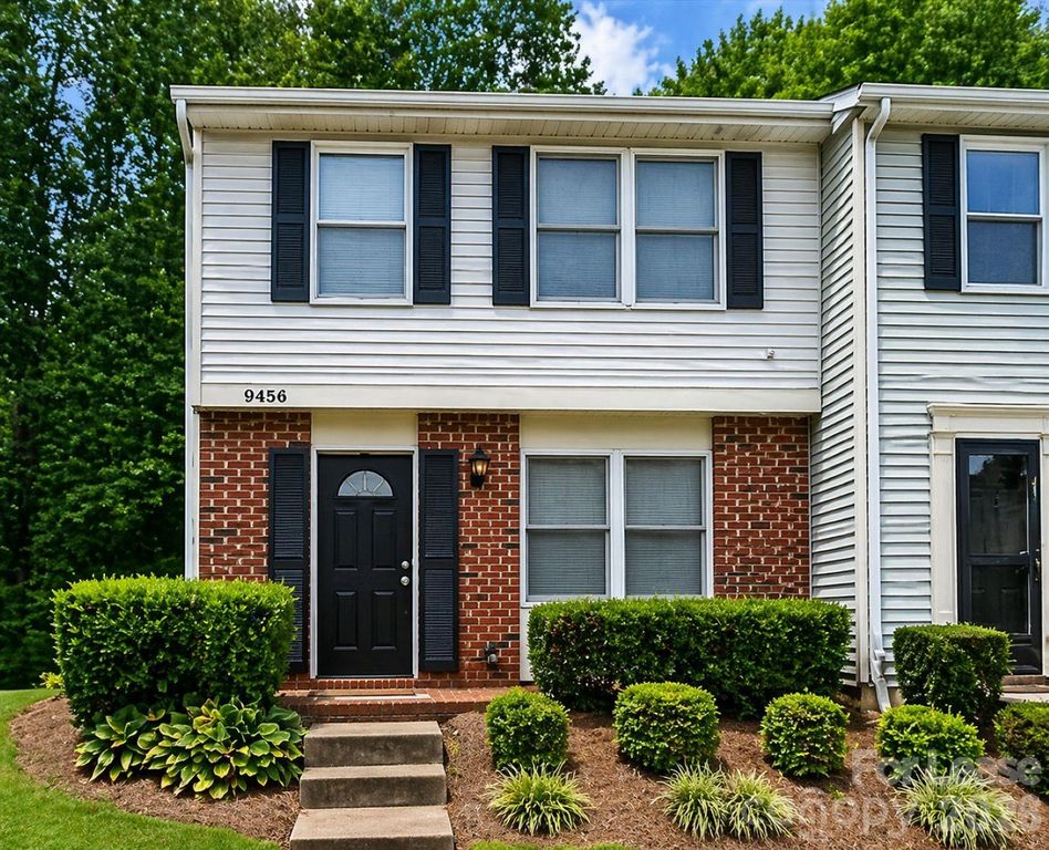 9456 Lexington Circle D, Charlotte, NC 28213