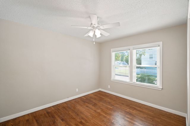 3851 Harley Avenue, Fort Worth, TX 76107