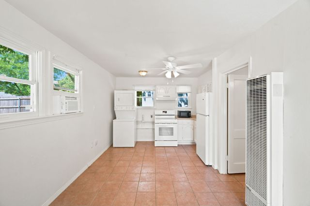 3851 Harley Avenue, Fort Worth, TX 76107