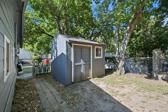 3851 Harley Avenue, Fort Worth, TX 76107