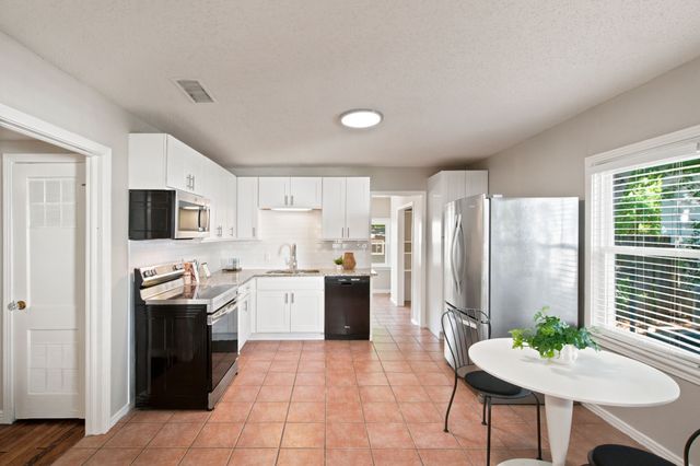 3851 Harley Avenue, Fort Worth, TX 76107