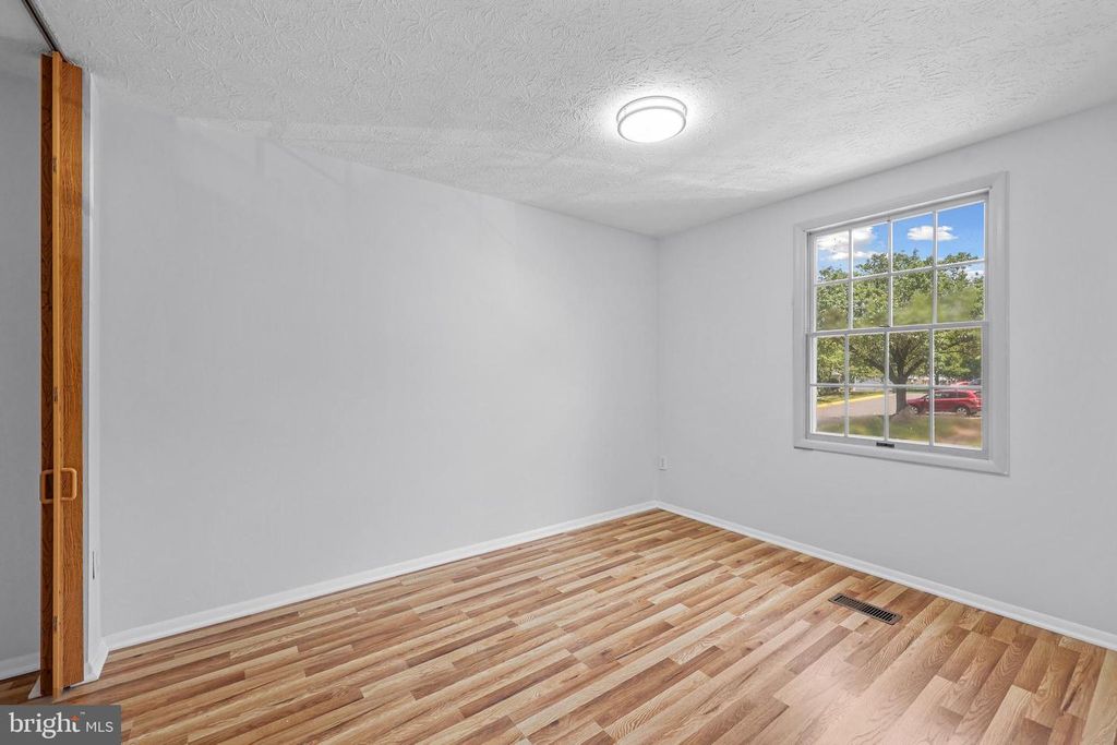 1632 BARNSTEAD DR, Reston, VA 20194