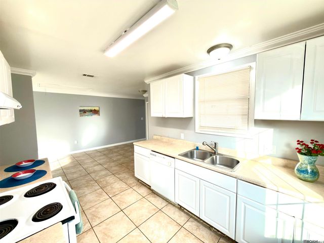 5238 Dickens Dr, Baton Rouge, LA 70812