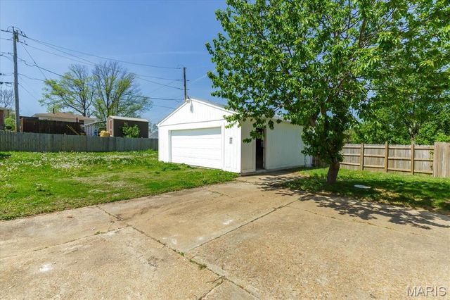 656 Beatrice Avenue, St Louis, MO 63125