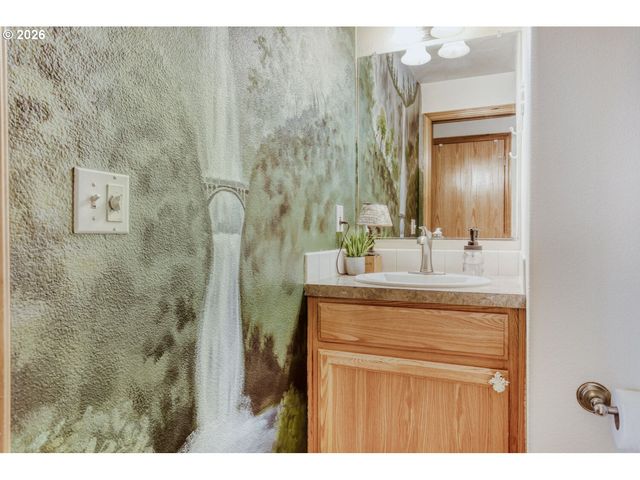 21880 PALISADE Pl, Fairview, OR 97024
