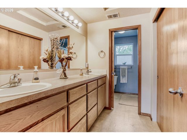 21880 PALISADE Pl, Fairview, OR 97024