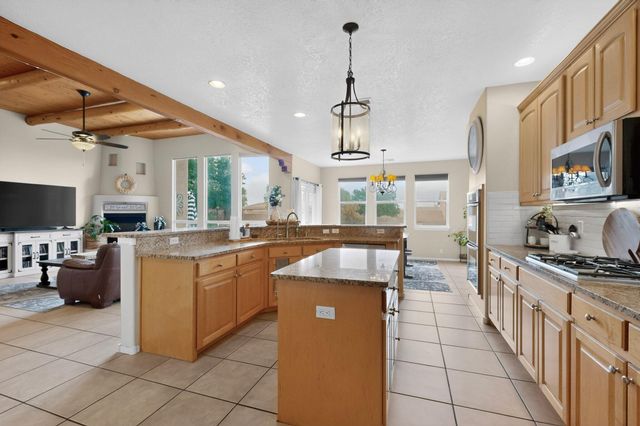 5131 Rose Quartz Avenue NW, Albuquerque, NM 87114