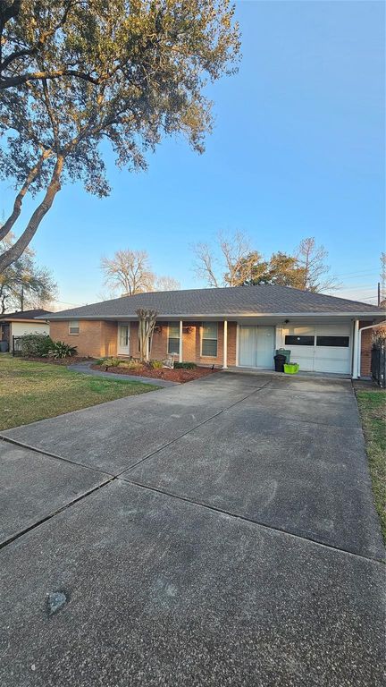 1715 Pecan Lane, Stafford, TX 77477