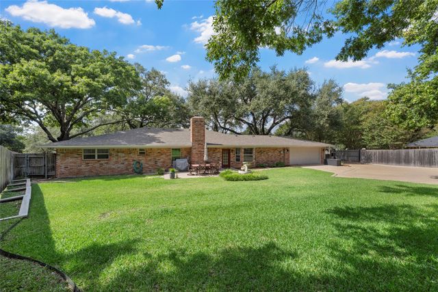 3733 Laguna Vista Drive, Waco, TX 76708