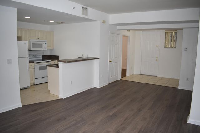1954 Marsh Harbor Drive 101, Riviera Beach, FL 33404