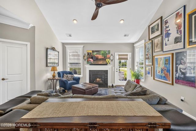 2 Vizcaya Drive, Monroe, NJ 08831