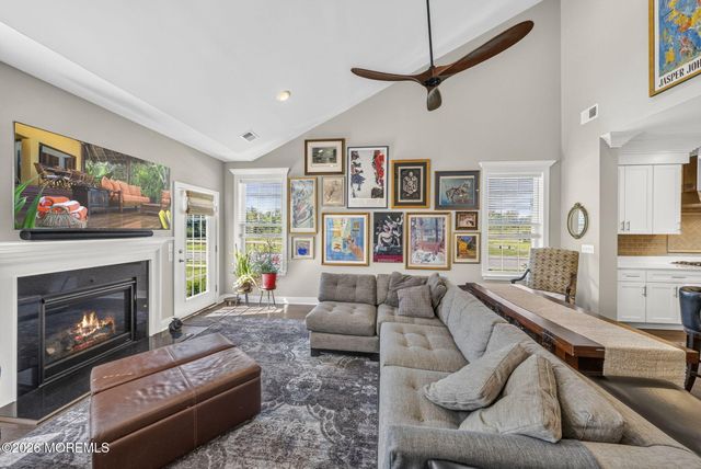 2 Vizcaya Drive, Monroe, NJ 08831