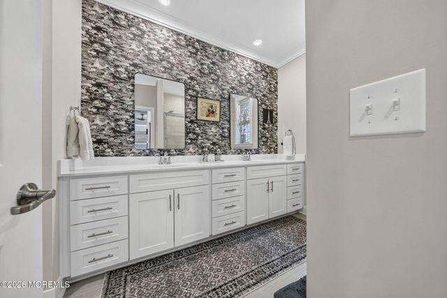 2 Vizcaya Drive, Monroe, NJ 08831