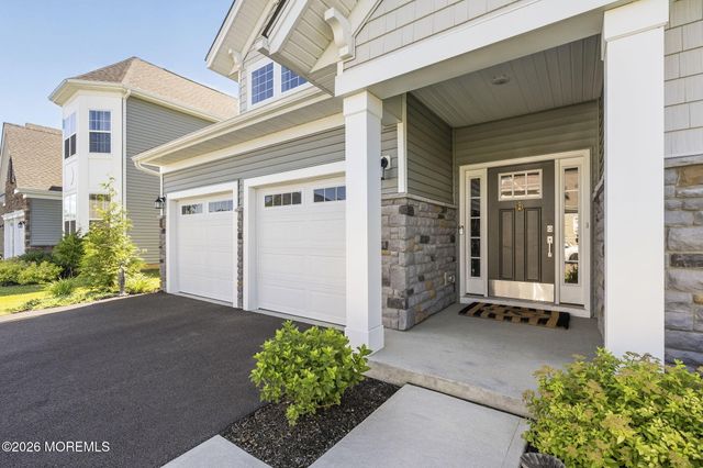 2 Vizcaya Drive, Monroe, NJ 08831