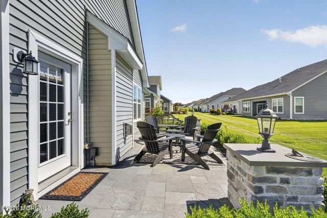 2 Vizcaya Drive, Monroe, NJ 08831