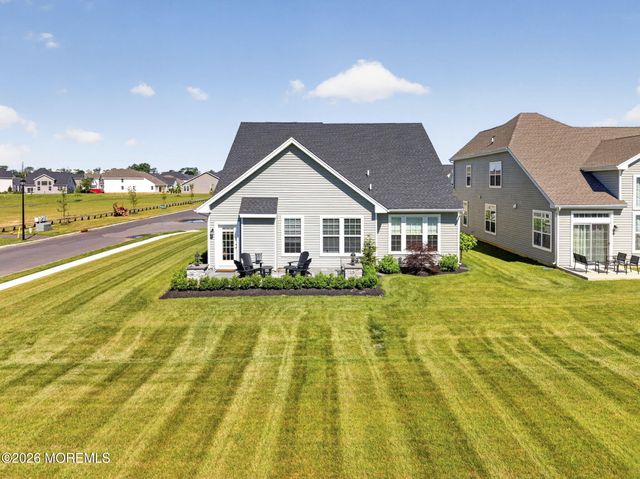 2 Vizcaya Drive, Monroe, NJ 08831