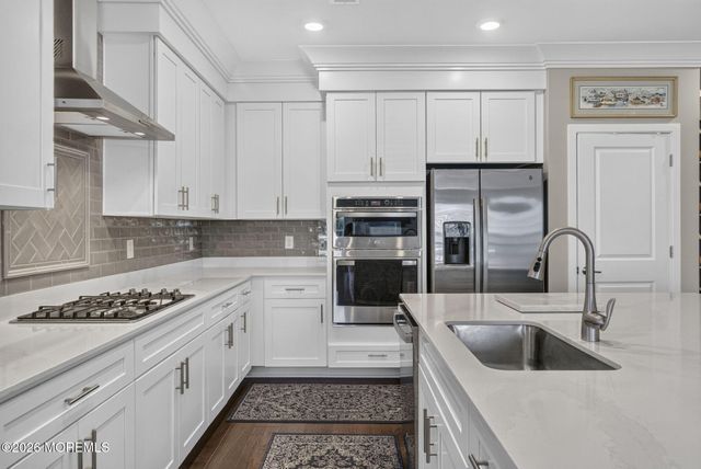 2 Vizcaya Drive, Monroe, NJ 08831