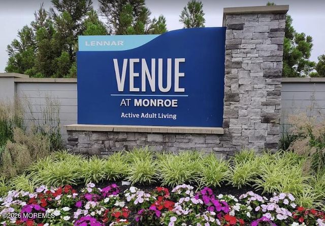 2 Vizcaya Drive, Monroe, NJ 08831