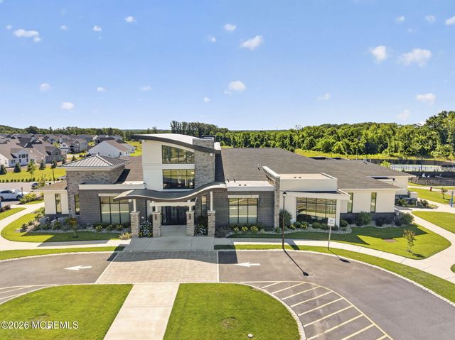 2 Vizcaya Drive, Monroe, NJ 08831