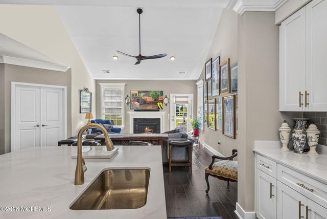 2 Vizcaya Drive, Monroe, NJ 08831