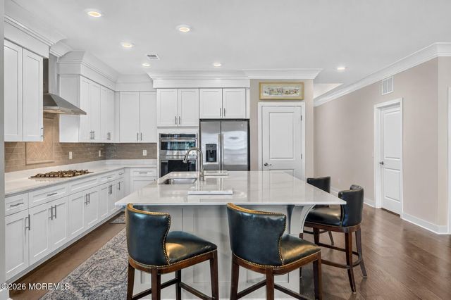 2 Vizcaya Drive, Monroe, NJ 08831