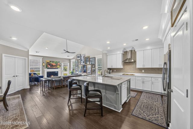 2 Vizcaya Drive, Monroe, NJ 08831