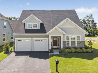 2 Vizcaya Drive, Monroe, NJ 08831
