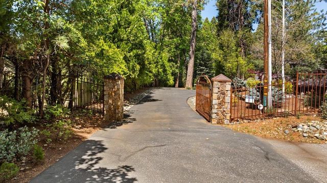 12933 Elk Ln, Grass Valley, CA 95945