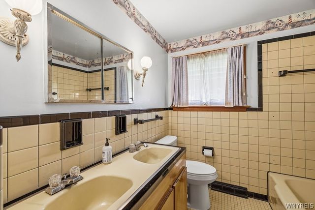 27 Dennis Lane, Cheektowaga, NY 14227