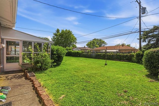 27 Dennis Lane, Cheektowaga, NY 14227
