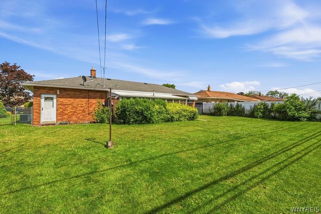 27 Dennis Lane, Cheektowaga, NY 14227