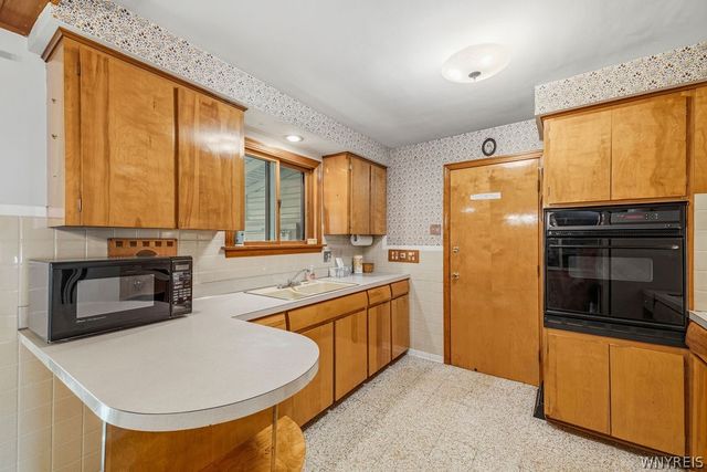 27 Dennis Lane, Cheektowaga, NY 14227