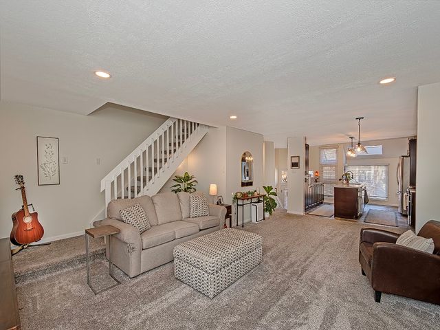 1402 Towne Square Dr, Mccandless, PA 15101