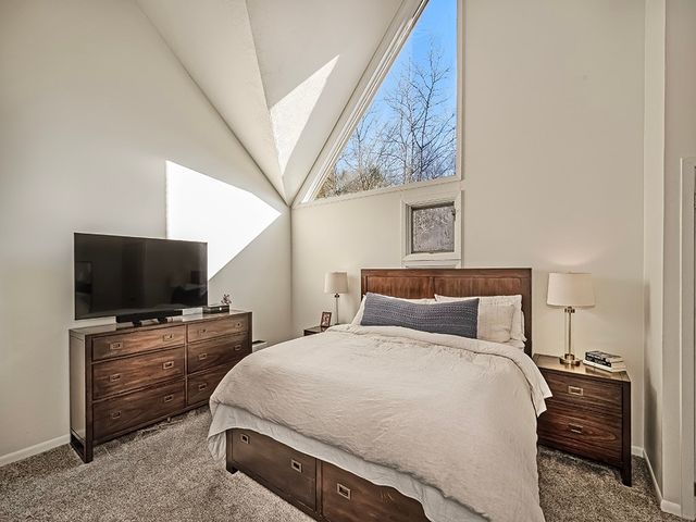 1402 Towne Square Dr, Mccandless, PA 15101