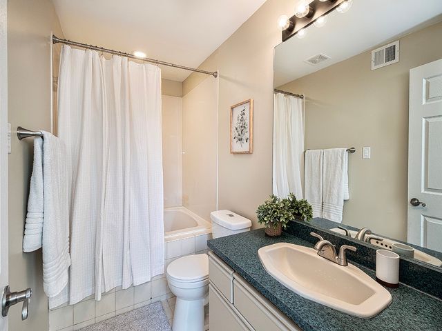 1402 Towne Square Dr, Mccandless, PA 15101