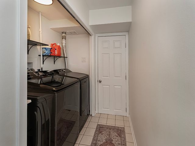 1402 Towne Square Dr, Mccandless, PA 15101