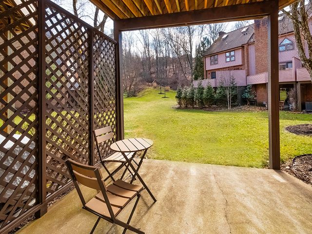 1402 Towne Square Dr, Mccandless, PA 15101