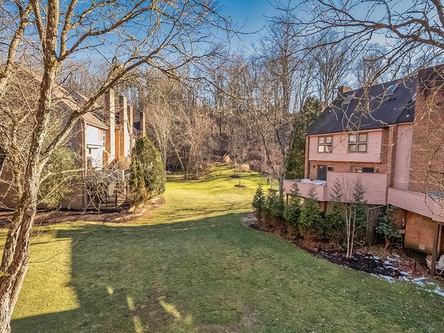 1402 Towne Square Dr, Mccandless, PA 15101