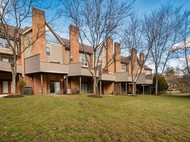 1402 Towne Square Dr, Mccandless, PA 15101