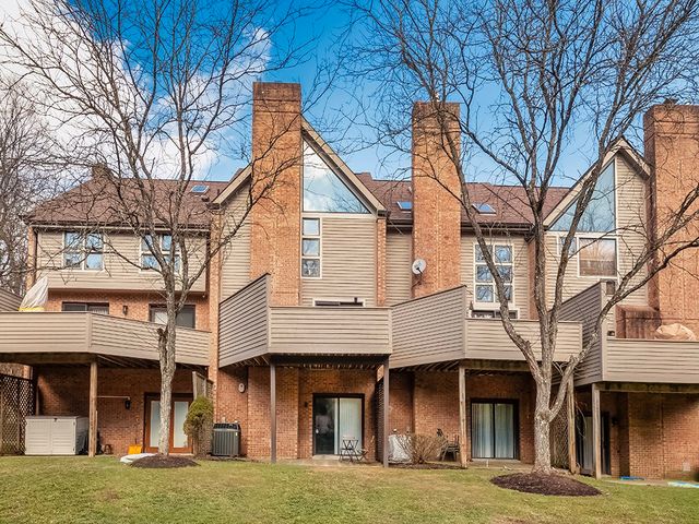 1402 Towne Square Dr, Mccandless, PA 15101