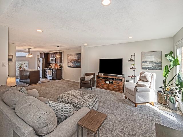 1402 Towne Square Dr, Mccandless, PA 15101