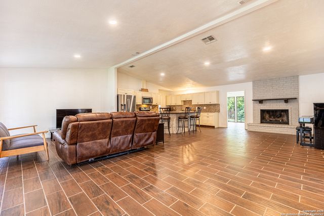 13026 Los Espanada, San Antonio, TX 78233