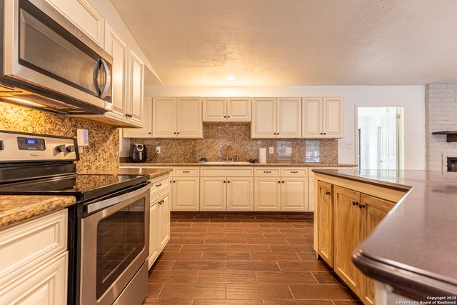13026 Los Espanada, San Antonio, TX 78233