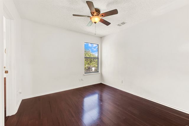 2828 Linden Lane, Grand Prairie, TX 75052