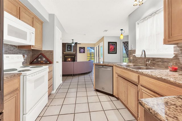 2828 Linden Lane, Grand Prairie, TX 75052